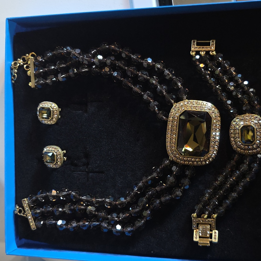 Vintage Heidi Daus Smoky Crystal Jewelry Set with Gold Accents - Picture 11 of 12